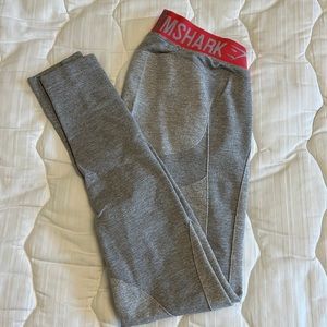Gym shark leggings